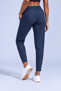 Women’s Relaxed Quick-Dry Training Pants